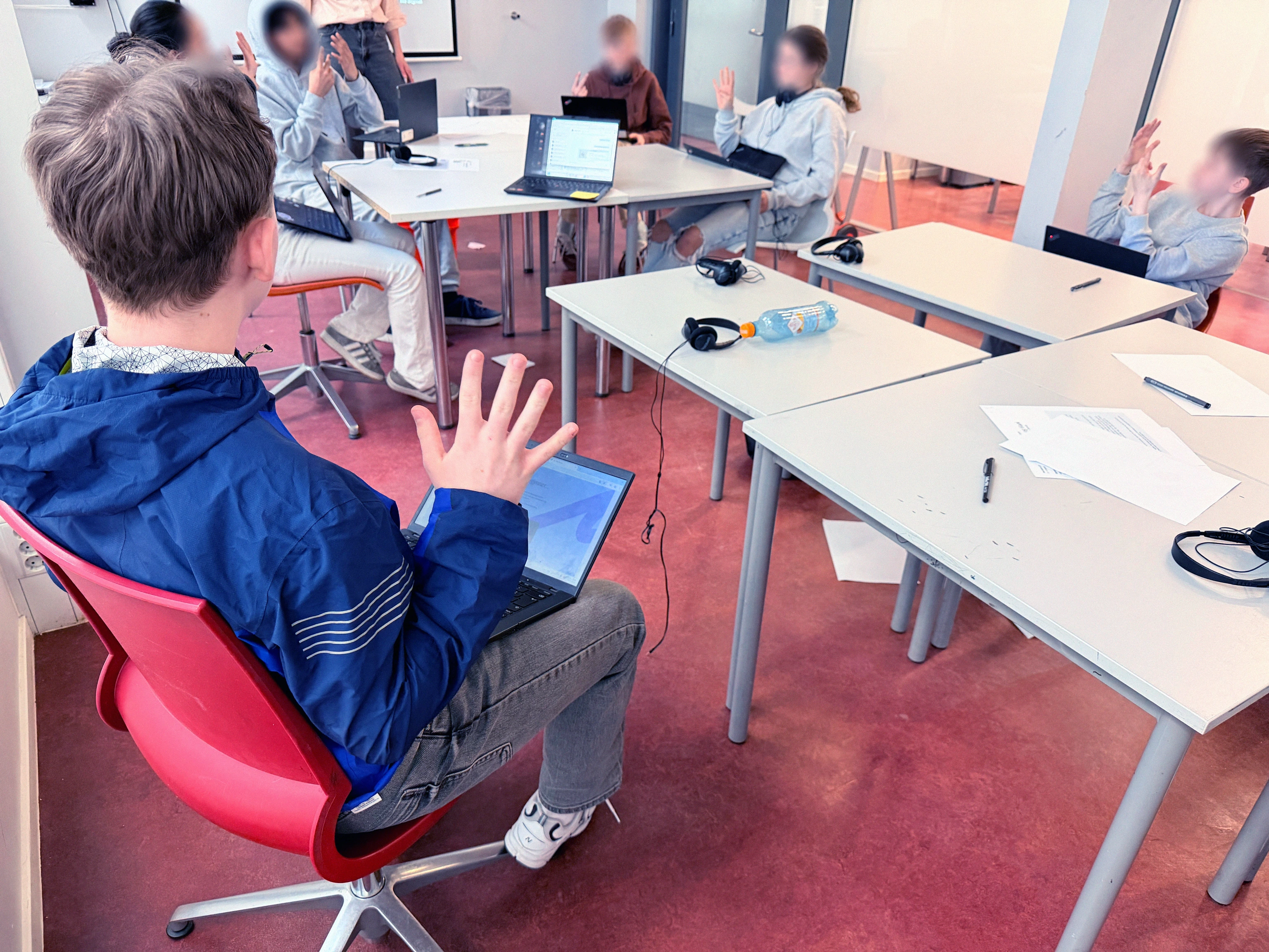 Students testing Lesespark in a classroom
